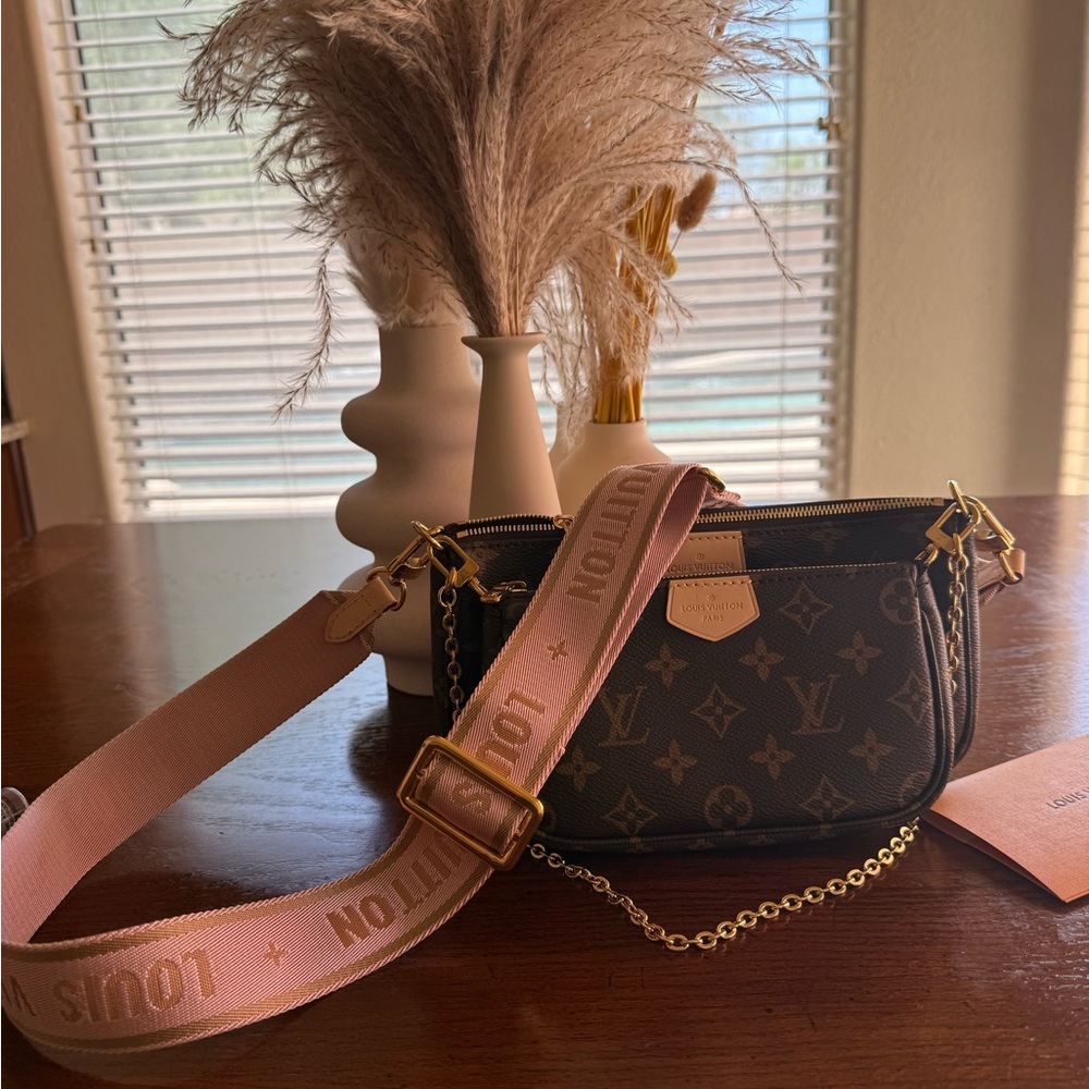 Hardly used Liked New Louis Vuitton Multi Pochette comes with reciept